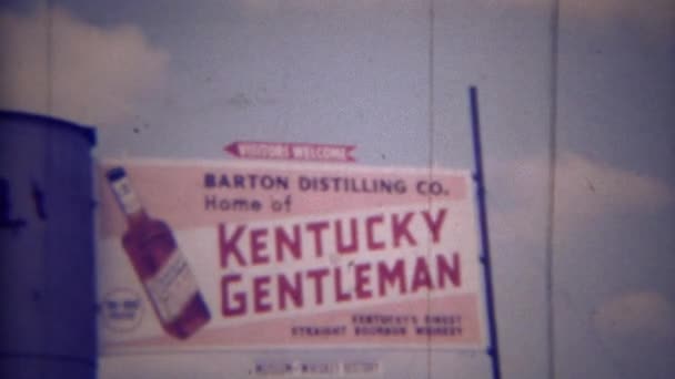 Kentucky Gentleman bourbon whisky distilleerderij productie fabriek — Stockvideo
