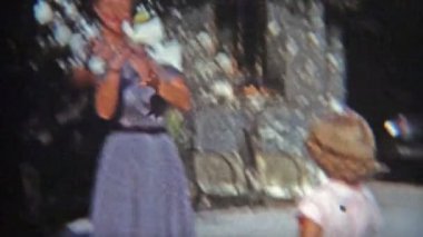 Sıcak patates oynarken aile