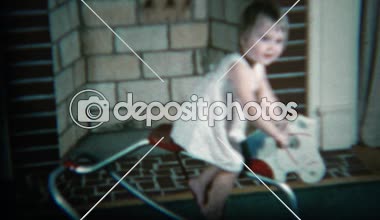 Kız sürme oyuncak at