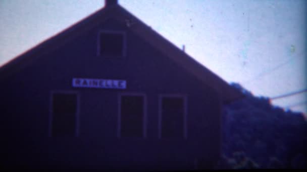 Ρουστίκ αγροτικής τρένο Rainelle η στάση κτίριο — Αρχείο Βίντεο