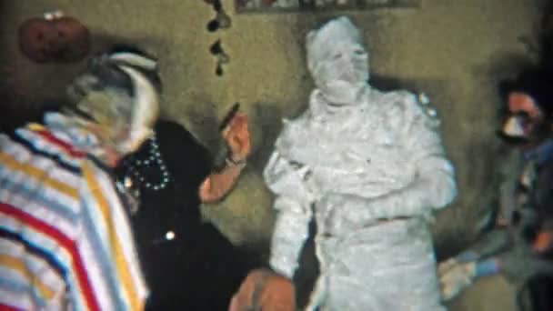 Mumie na Maškarní a jiné kostýmy — Stock video