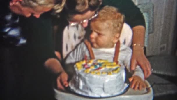 Pierwsze urodziny chłopca — Wideo stockowe