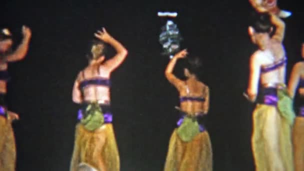 Arabian tancerzy trupy dziewcząt — Wideo stockowe