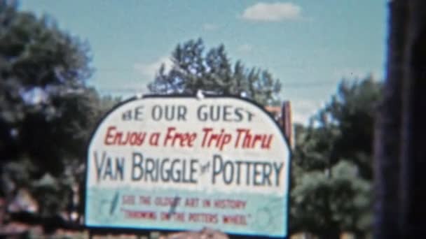 Van Briggle továrna na keramiku vchod a znamení — Stock video