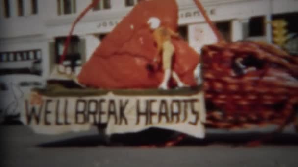 'We breken hart' voetbal rally parade float — Stockvideo