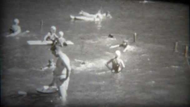 Folks gather to cool off at the local swimming pond — Stock Video