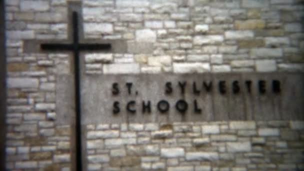 Entrée de l'école St. Sylvester — Video
