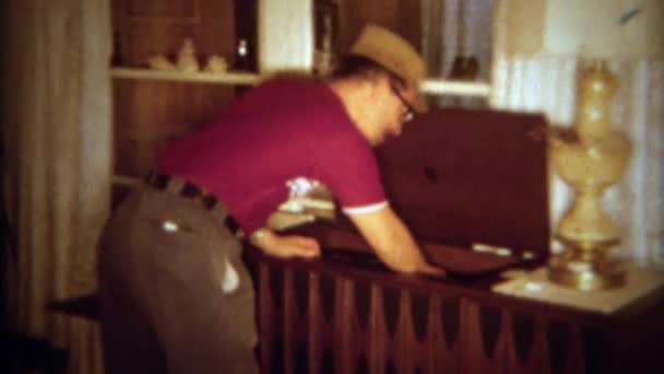 Dad plays music chest vinyl record player — Stock Video