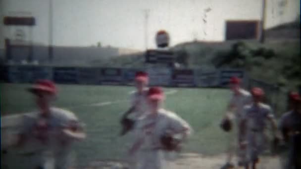 Baseball team takes to the professional field — Stock Video