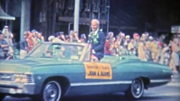 2. guvernéra Hawaii pan John A. Burns v průvodu. — Stock video