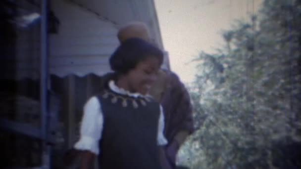 African American mother and daughter — Stock Video