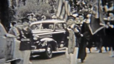 Üniversite Mezuniyet geçit töreninde Üniversitesi'nden tam önlük