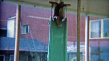 Komik kapalı havuzu slayt