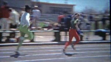 Çocuk rekabet çalışan parçanın