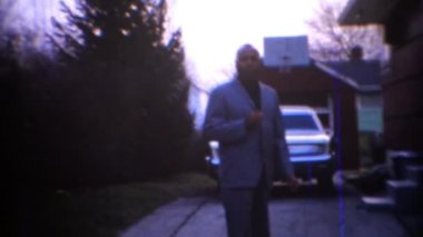 Spor takım elbise giymiş adam