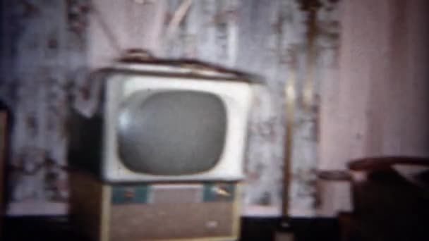 Τηλεόραση και καναπέ του σαλονιού και καρέκλα — Αρχείο Βίντεο