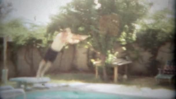 Man does front flip into residential pool — Stock Video