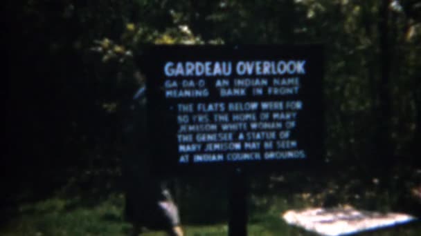 Ohybem říčky Gardeau výhled na Park — Stock video