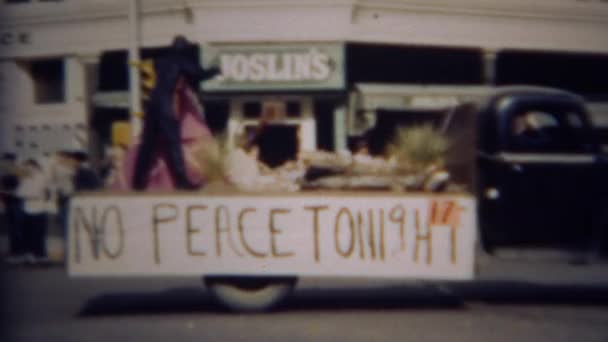 'No Peace Tonight' desfile de rali de futebol flutuar — Vídeo de Stock