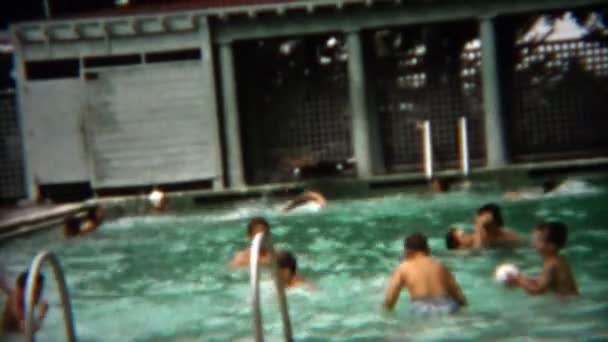 Boy splashing in pool — Stock Video