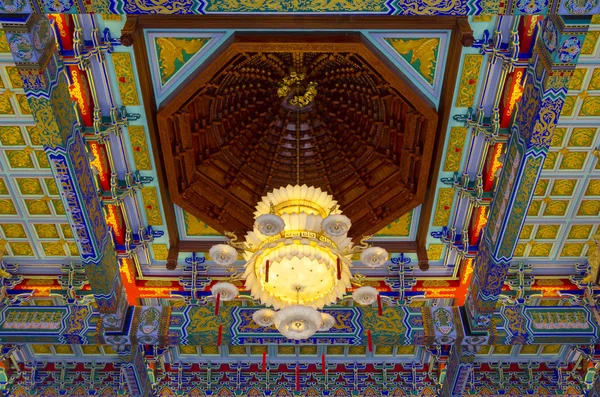 Interior of chinese buddhist temple — Stock Photo, Image