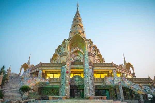 Gold Pagoda Wallpaper, Wat Phra That Pha Son Kaew Petchabun — Stock Photo, Image