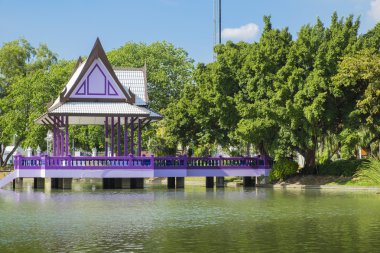 Tay tarzında pavilion Park