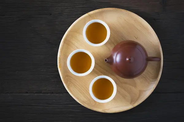 Chá chinês em madeira, close-up — Fotografia de Stock