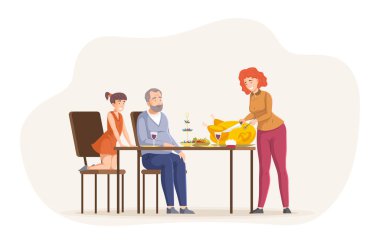 Mutlu insanlar Noel 'i ya da Şükran Günü' nü servis masasıyla kutluyor. Anne, baba ve kız hindi yiyor, şarap içiyor. Akrabalarla akşam yemeği ya da akşam yemeği.