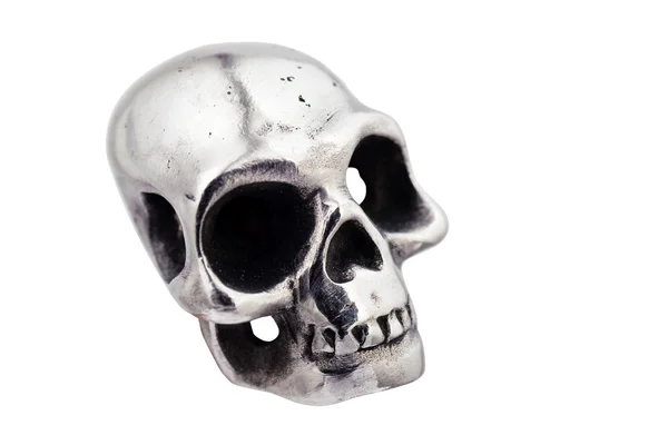 흰색 배경에 고립 된 금속 인간의 두개골 — 스톡 사진
