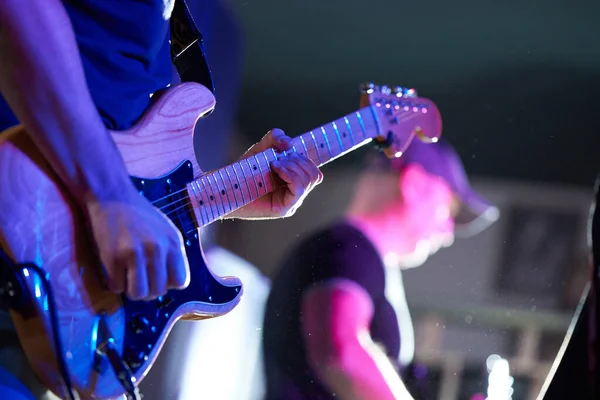 Musicien Rock Jouant Guitare Électrique Lors Concert Dans Club — Photo