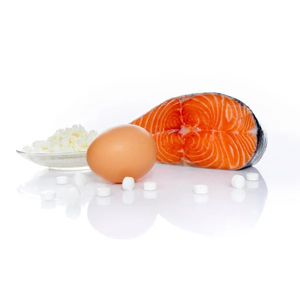 ビタミンDは白い背景に食品グループをソース — ストック写真
