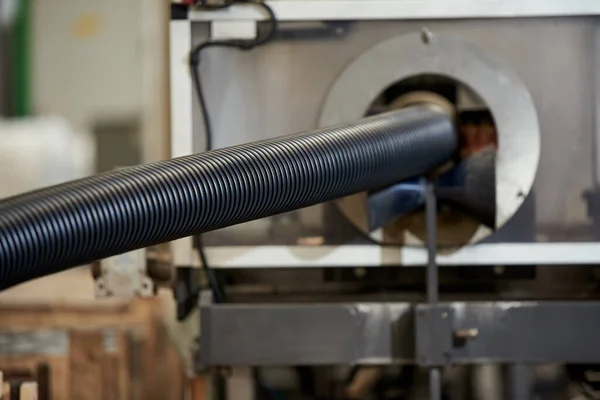Producción Tubos Corrugados Plástico Para Aislar Cables Eléctricos — Foto de Stock