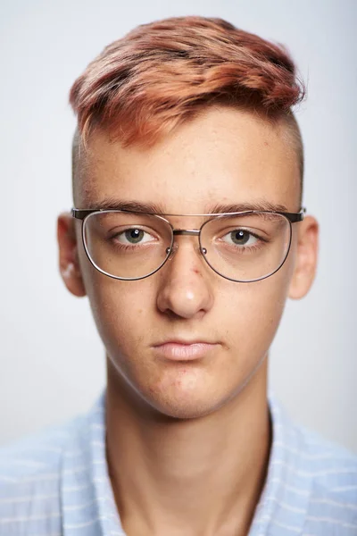 Foto Adolescente Usando Óculos Anos Idade Uma Camisa Para Documento — Fotografia de Stock
