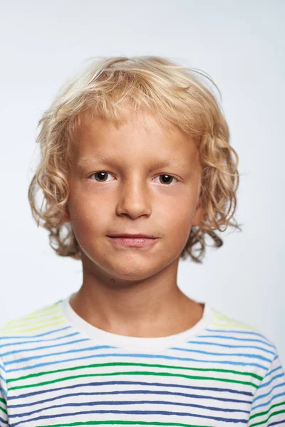 Pojke Lockigt Blond Gammal Foto För Dokument Vit Bakgrund — Stockfoto