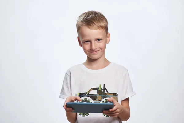 Niño Años Con Una Camiseta Blanca Juega Juego Línea Una —  Fotos de Stock