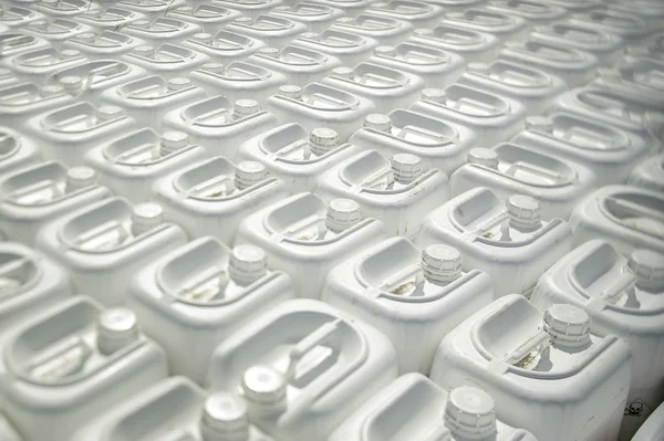 Plastové lahve s pesticidy — Stock fotografie
