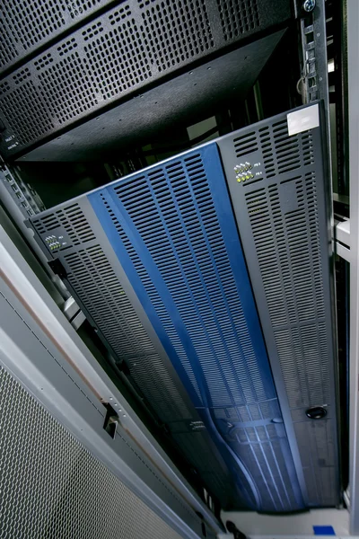 Armadio Server in ferro con porte chiuse — Foto Stock