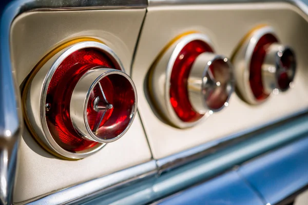 Lampu sinyal belakang pada mobil retro — Stok Foto