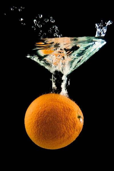 Oranžová, na pádu do vody — Stock fotografie
