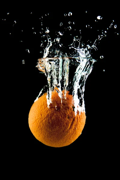 Oranžová, na pádu do vody — Stock fotografie