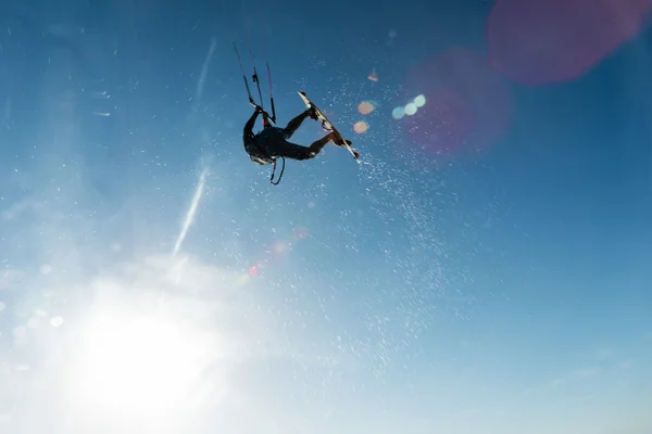 Surfeur volant dans le ciel — Photo