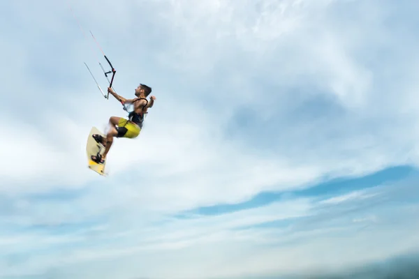 Surfer flying through the sky — Stock Photo, Image