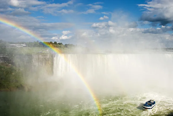 Arco-íris em Niagara Falls — Fotografia de Stock