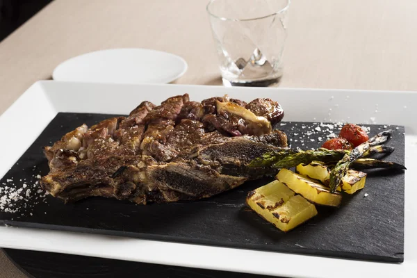 Bistecca di manzo whith verdure — Foto Stock