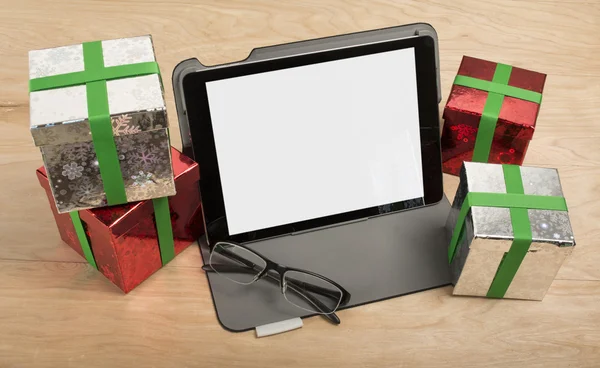 Christmas Tablet with gift in wood Background — Stock Photo, Image