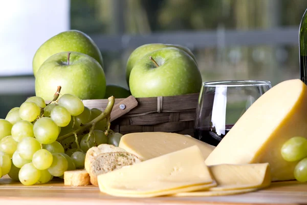 Queijo e vinho — Fotografia de Stock