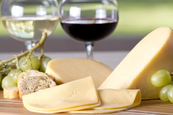 Käse und Wein — Stockfoto