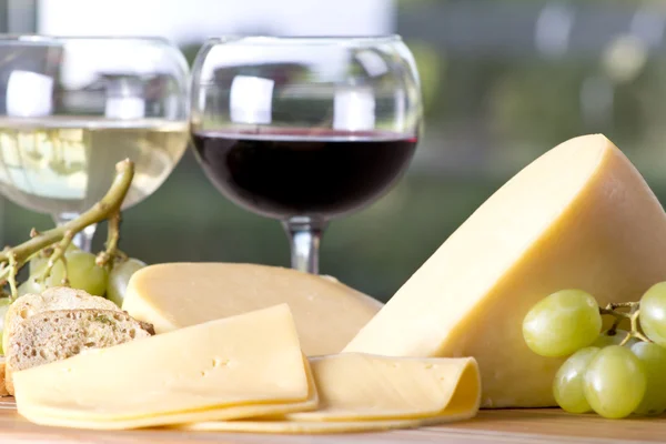 Käse und Wein — Stockfoto