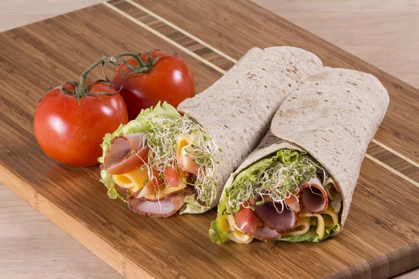 Radbruten tortilla sandwich rullar Stockbild